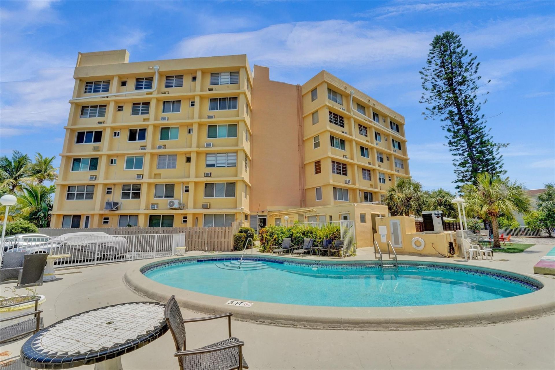 2400 NE 9th Street, Unit 304, Fort Lauderdale, FL 33304 Photo