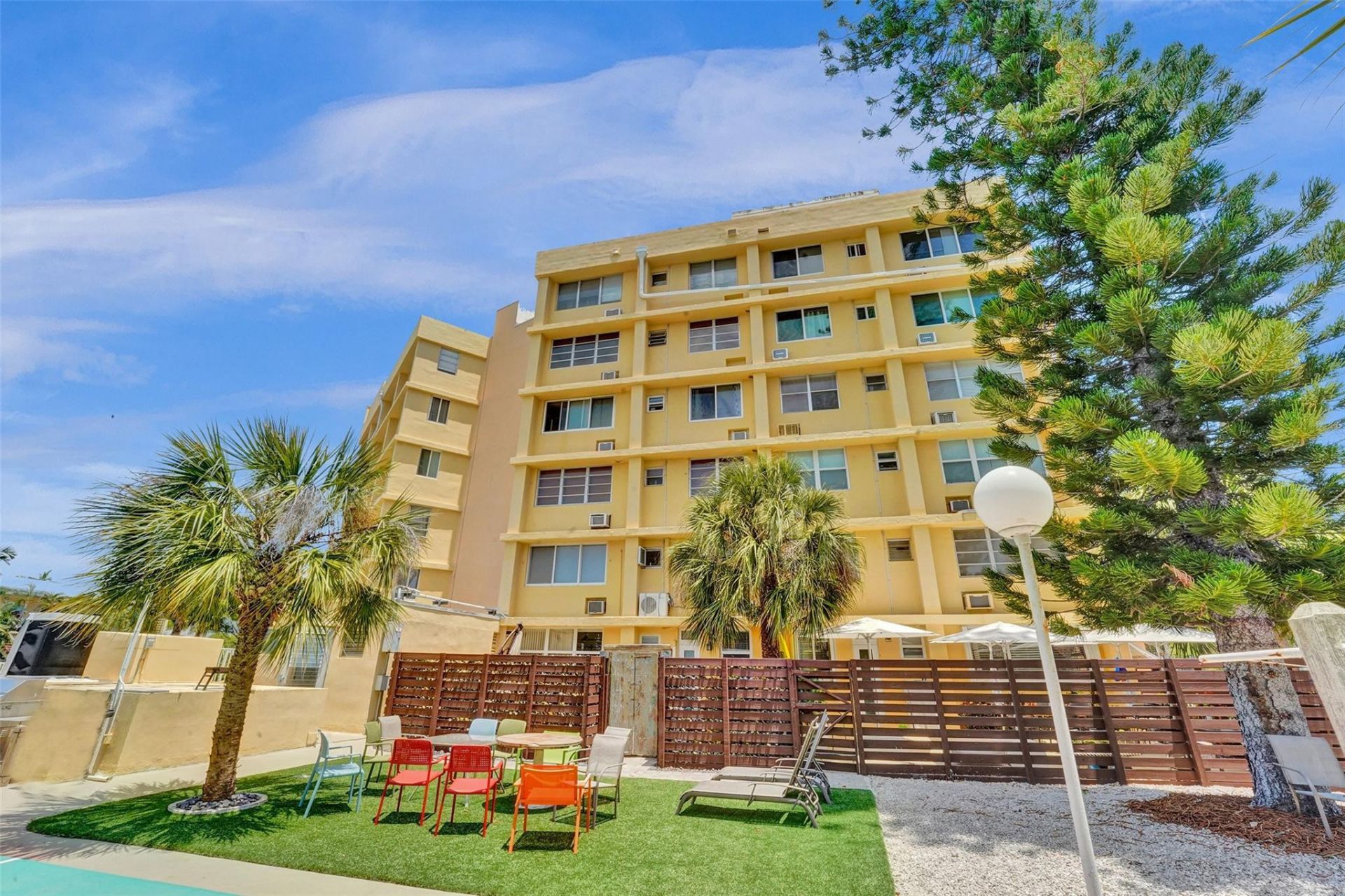 2400 NE 9th Street, Unit 304, Fort Lauderdale, FL 33304 Photo