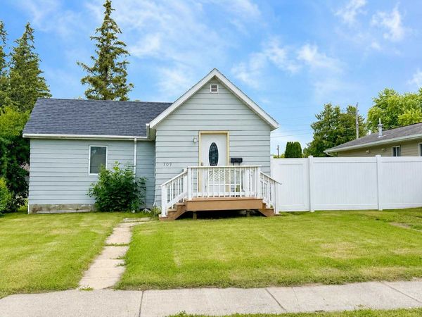 709 Center Street E, Roseau, MN 56751