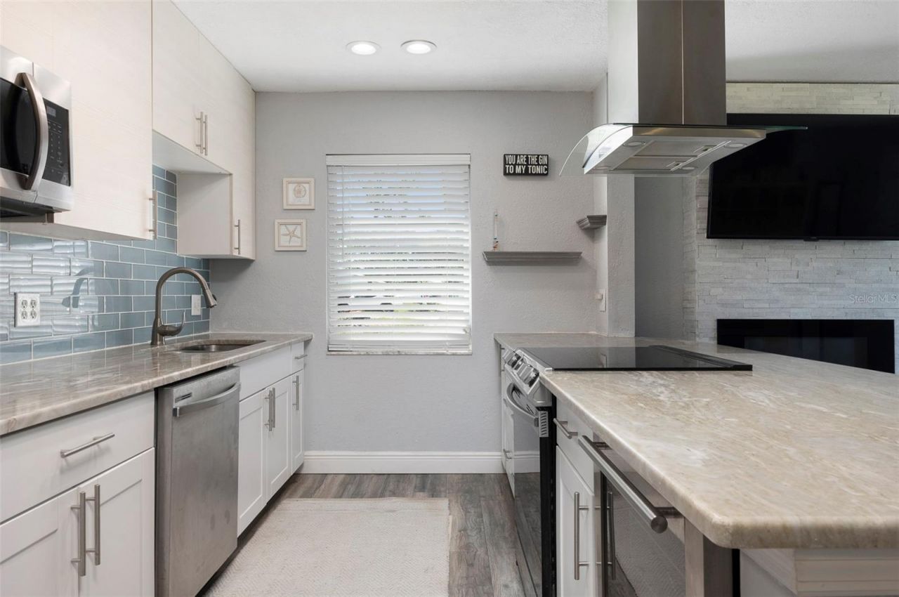 3281 38th Way S, Unit C, Saint Petersburg, FL 33711 Photo