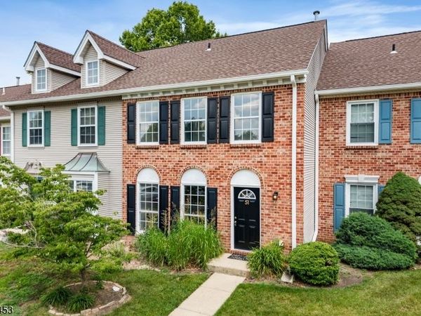 51 Chelsea Ct, Franklin, NJ 08823