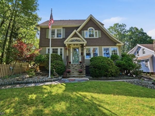 16 Arlington Ave, Caldwell, NJ 07006
