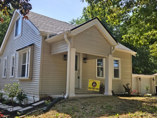 536 N 116th St, Wauwatosa, WI 53226