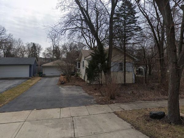 527 W Willow Street , Lombard, IL 60148