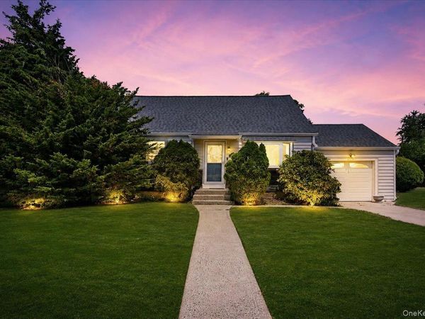 2 Ford Drive W, Massapequa, NY 11758