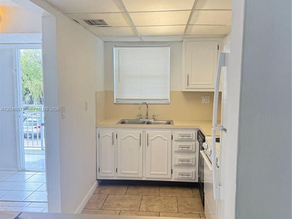 9355 Fontainebleau Blvd, Unit C208, Miami, FL 33172