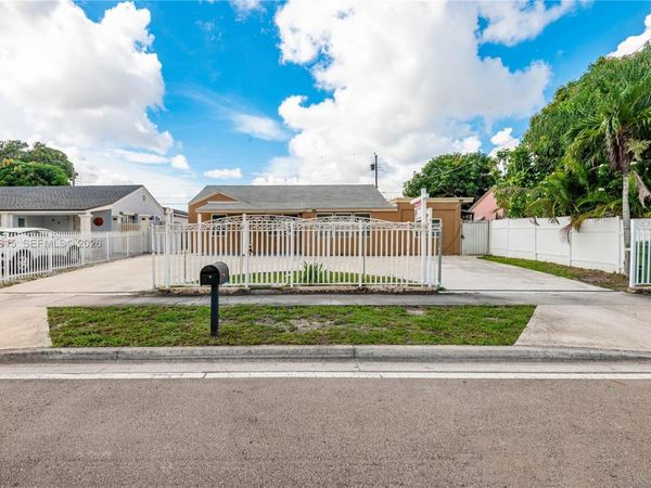 750 NE 4th Pl , Hialeah, FL 33010
