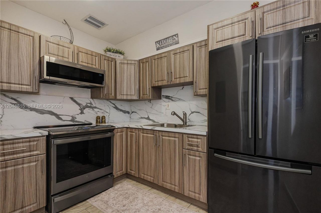 750 NE 4th Pl , Hialeah, FL 33010 Photo