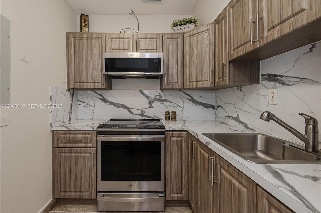 750 NE 4th Pl , Hialeah, FL 33010 Photo