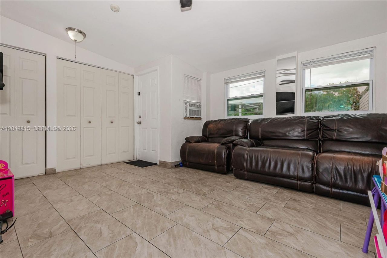 750 NE 4th Pl , Hialeah, FL 33010 Photo