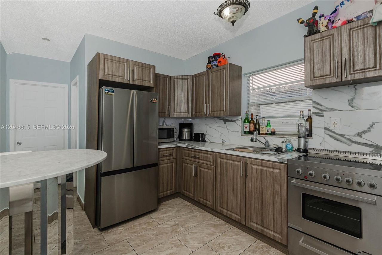 750 NE 4th Pl , Hialeah, FL 33010 Photo