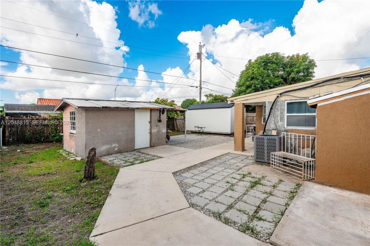 750 NE 4th Pl , Hialeah, FL 33010 Photo