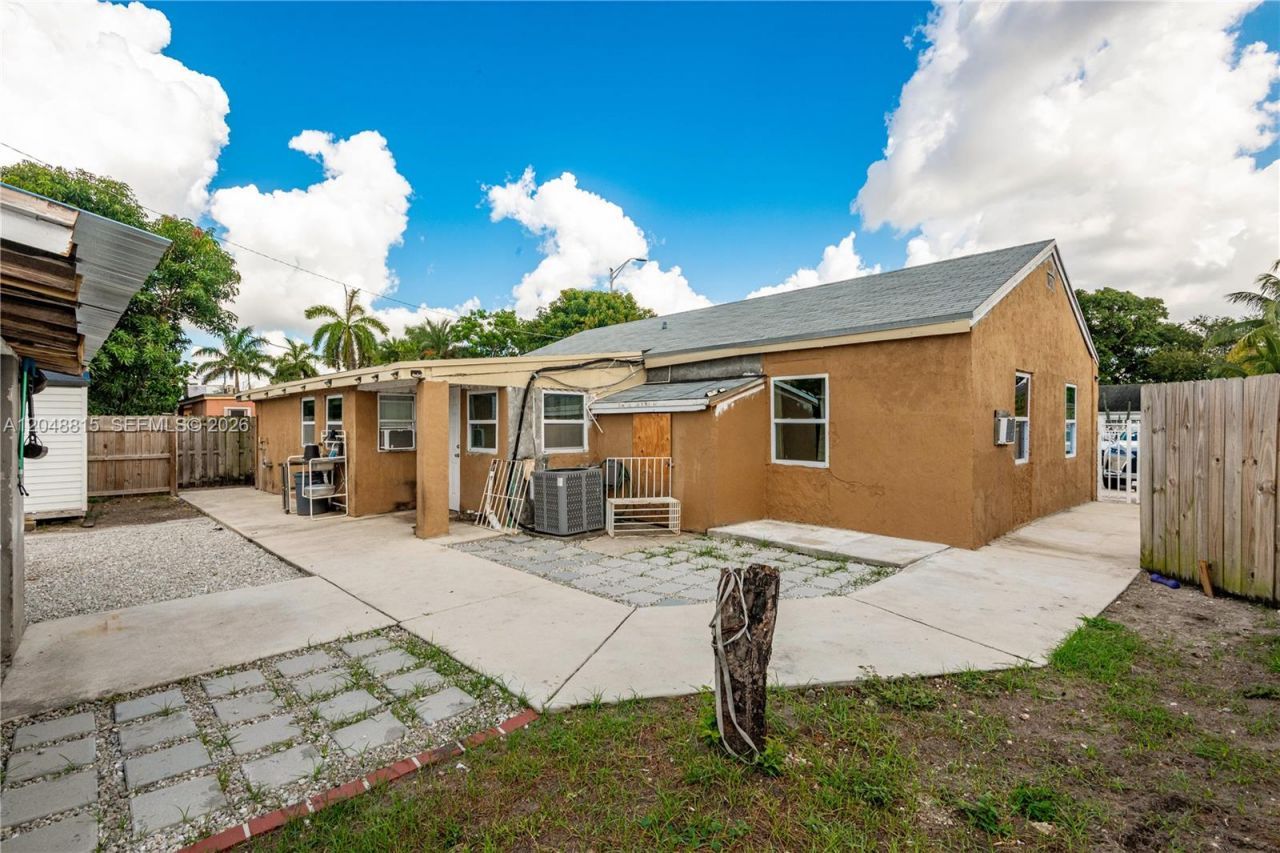 750 NE 4th Pl , Hialeah, FL 33010 Photo