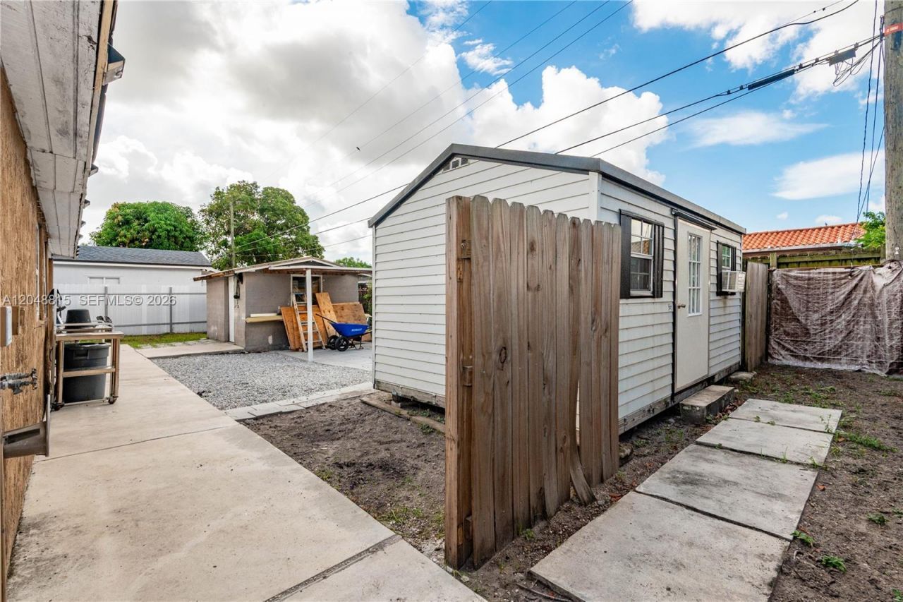 750 NE 4th Pl , Hialeah, FL 33010 Photo