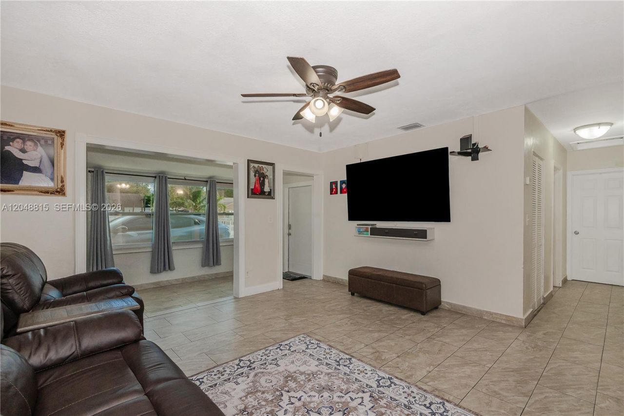 750 NE 4th Pl , Hialeah, FL 33010 Photo