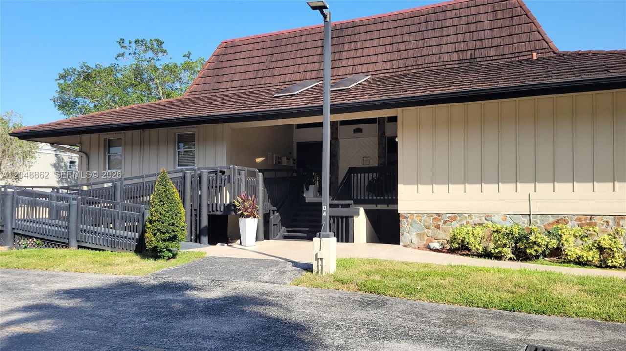 461 Ives Dairy Rd , Unit 204-2, Miami, FL 33179 Photo