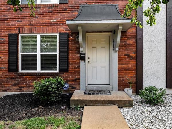4422 Pegasus Dr, Oakville, MO 63129