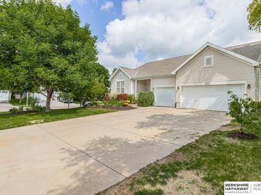 16148 V Circle, Omaha, NE 68135
