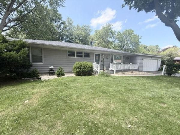 1100 Meadowview Drive , Mendota, IL 61342