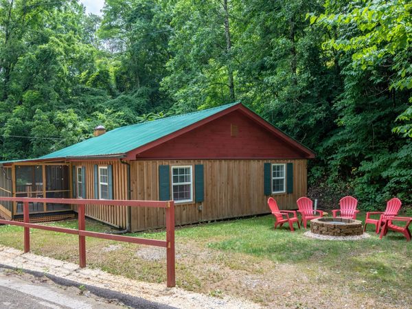 2604 McCarter Ln , Sevierville, TN 37876