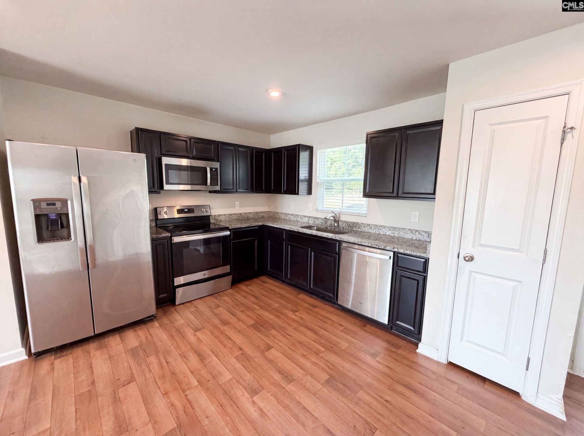 943 Sequoia Drive  Photo 6