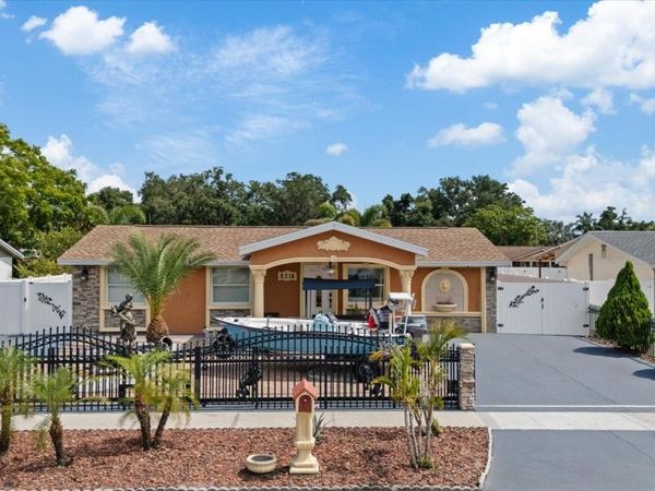 8318 DRYCREEK DRIVE , TAMPA, FL 33615