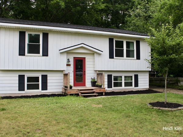 1382 Stanwood Drive NW, Grand Rapids, MI 49534