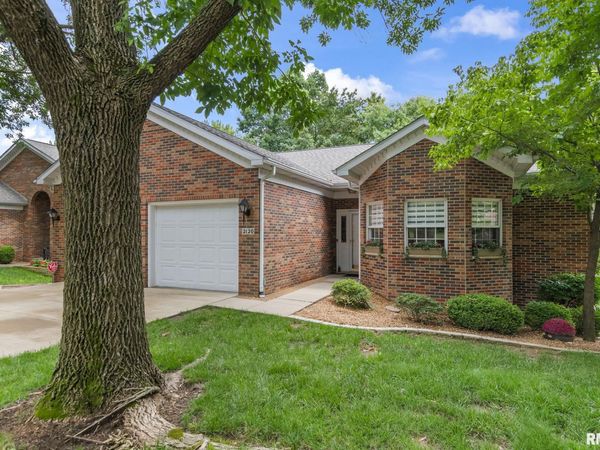 2120 Timbercrest Court, Springfield, IL 62702
