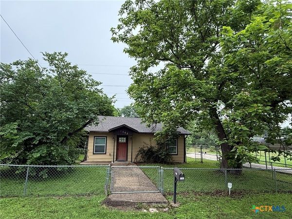 1302 E Avenue F , Temple, TX 76501