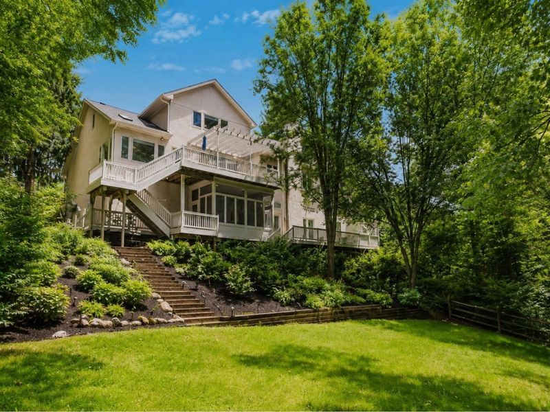 3694 Waverly Place Drive, Lewis Center, OH 43035 Photo 2