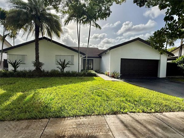 9013 SW 102nd Pl, Miami, FL 33176