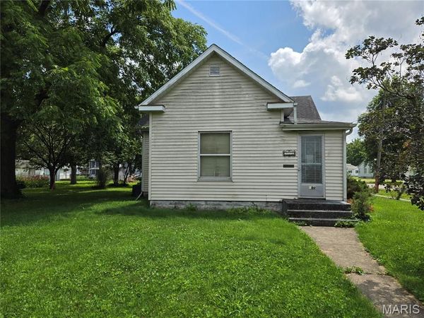 700 Montgomery Street , Staunton, IL 62088