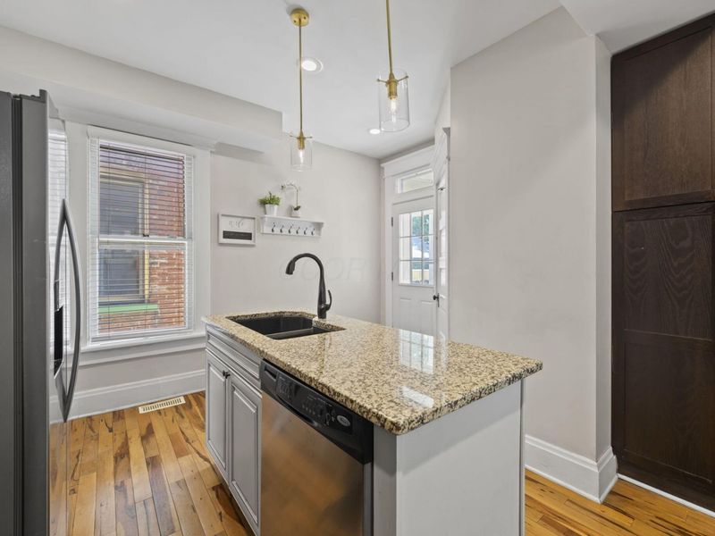 317 Tappan Street, Columbus, OH 43201 Photo 4
