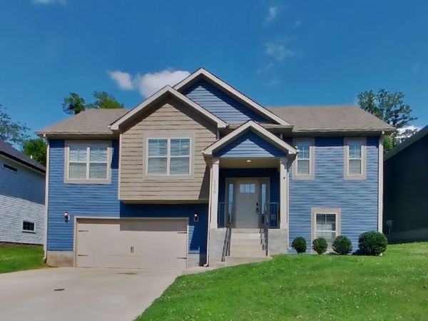 1059 Spicer Dr, Clarksville, TN 37042