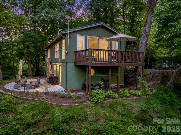 20 Kimberly Road, Black Mountain, NC 28711