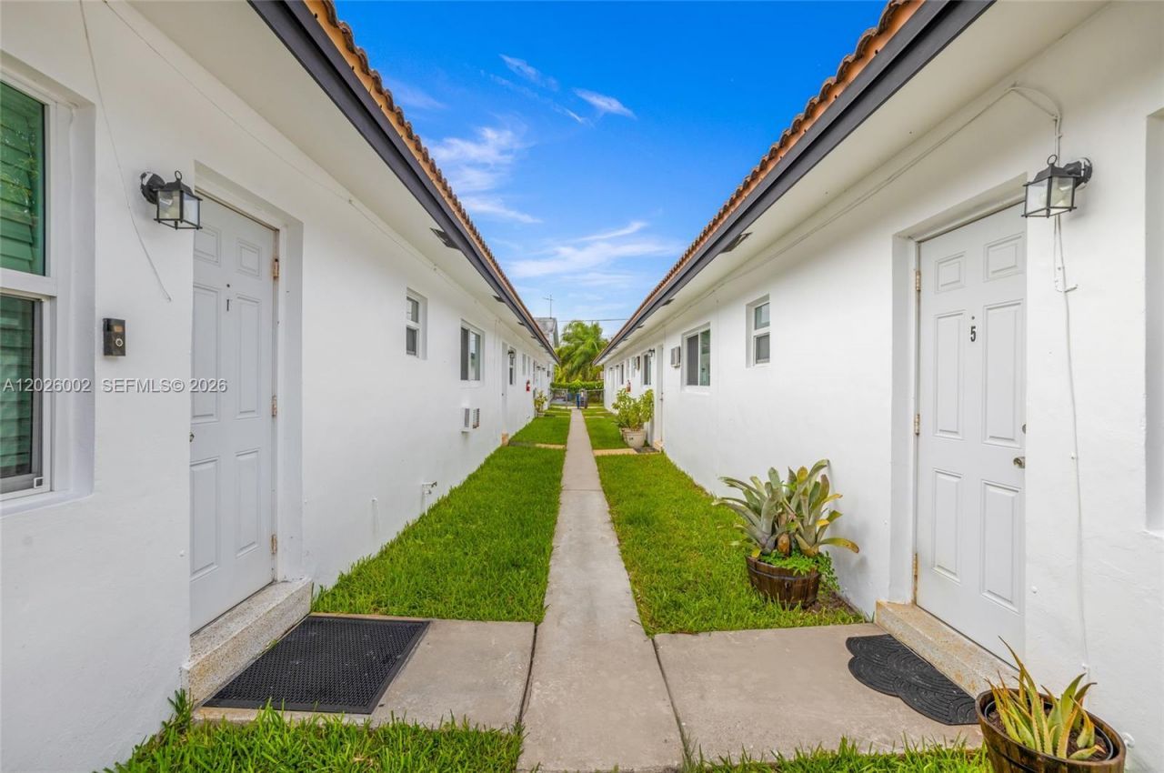 1927/1929 Roosevelt St, Unit 1-10, Hollywood, FL 33020 Photo
