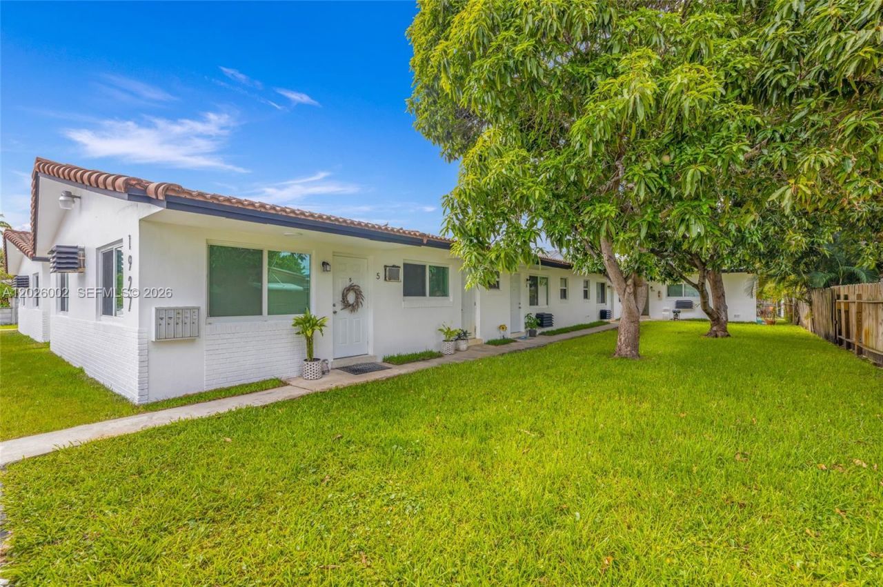 1927/1929 Roosevelt St, Unit 1-10, Hollywood, FL 33020 Photo