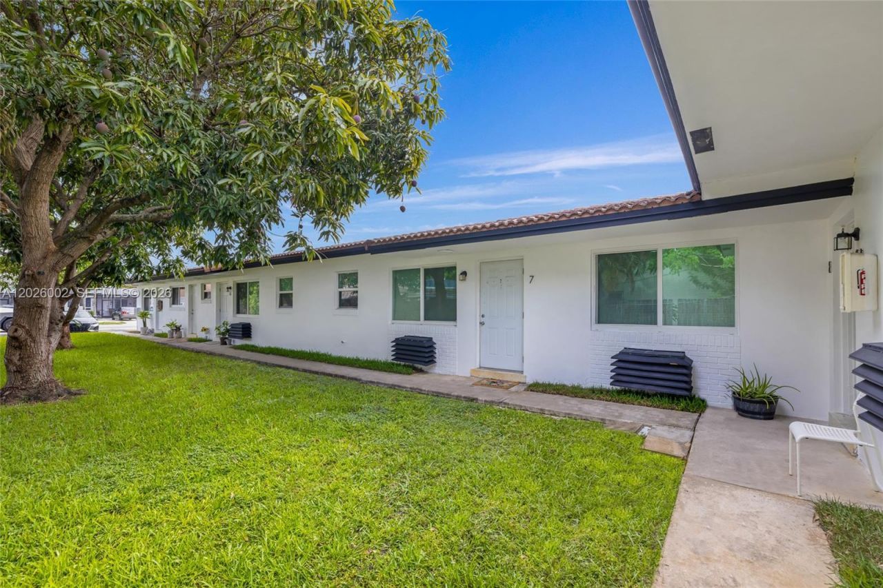 1927/1929 Roosevelt St, Unit 1-10, Hollywood, FL 33020 Photo