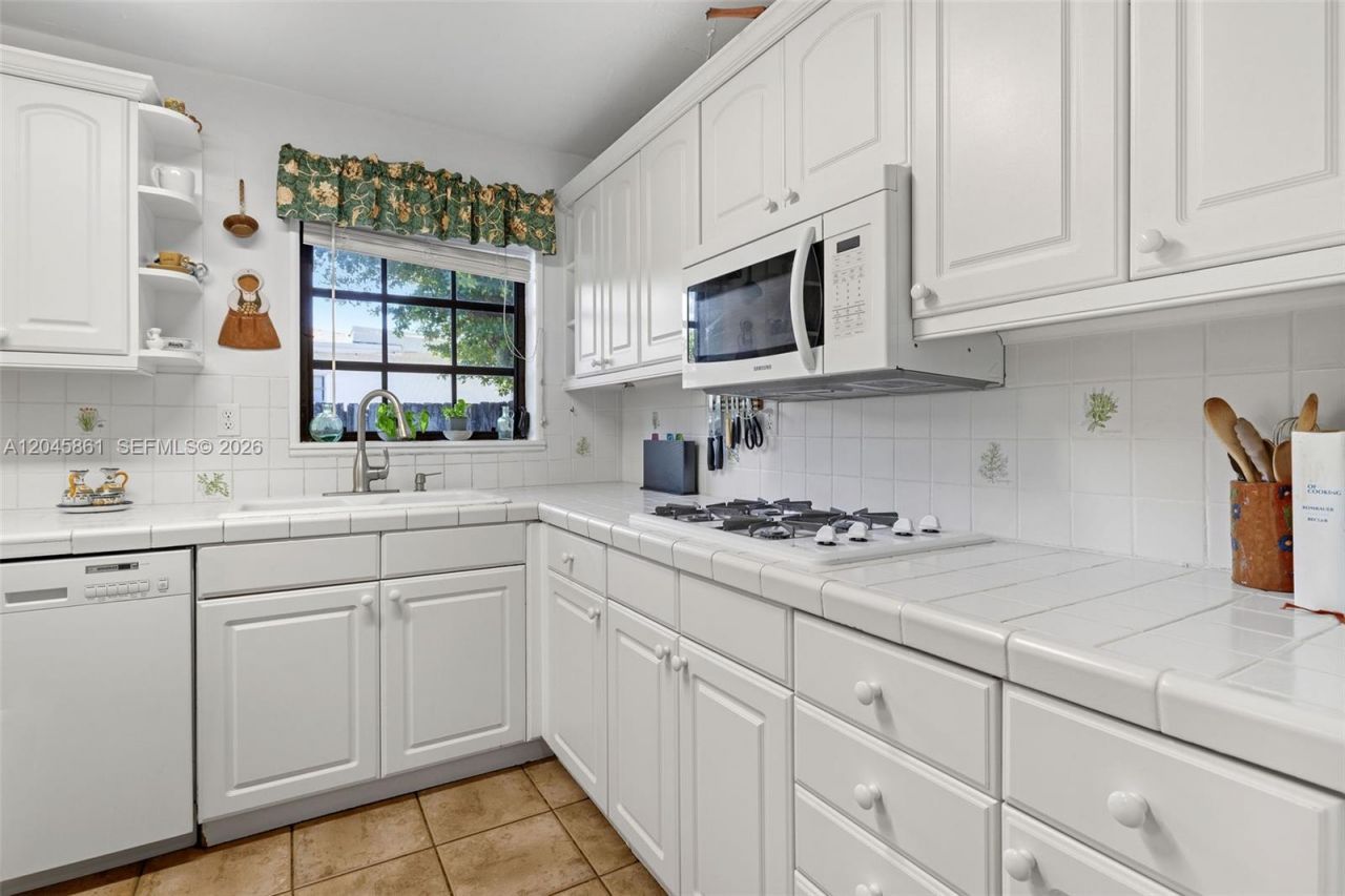 9971 SW 156th Ter, Miami, FL 33157 Photo