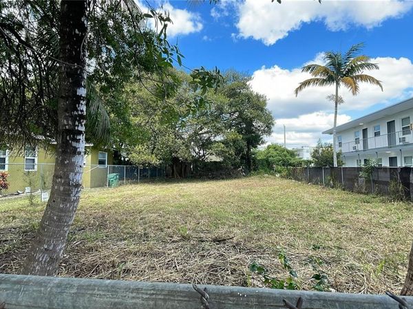 1255 NW 60 ST , Miami, FL 33142