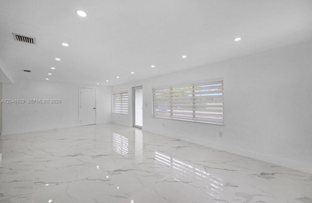 2390 Service Rd, Opa Locka, FL 33054 Photo