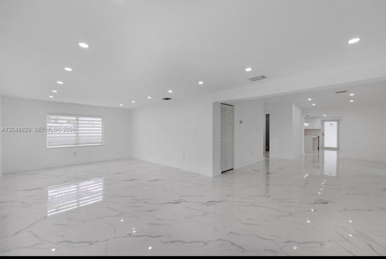 2390 Service Rd, Opa Locka, FL 33054 Photo