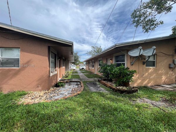 3024 NW 2nd St , Pompano Beach, FL 33069
