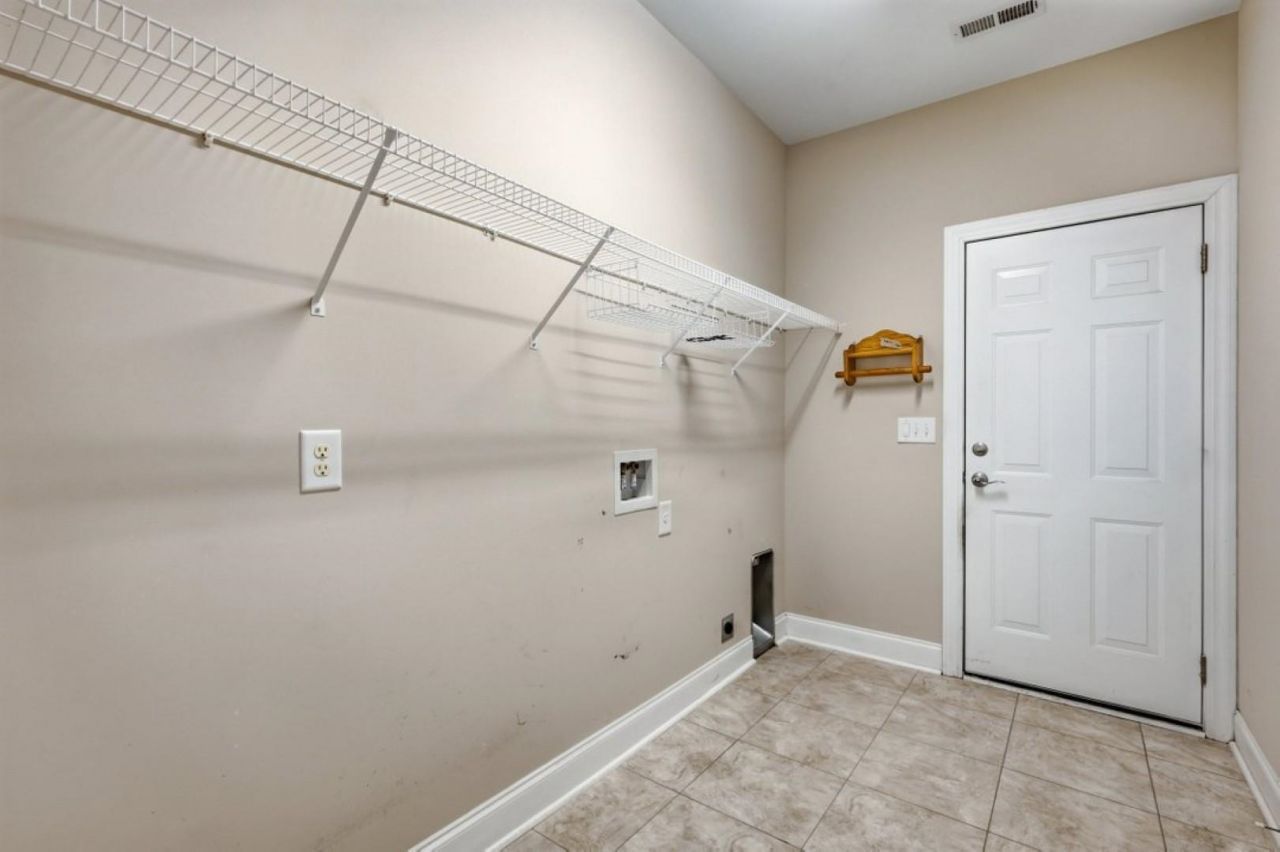 224 Vineyard Lake Circle Photo 19