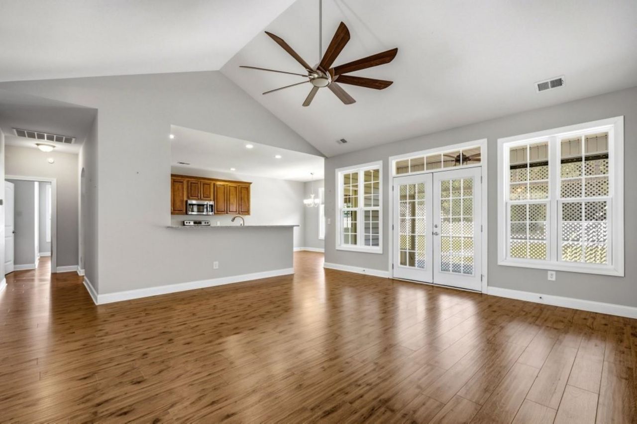 224 Vineyard Lake Circle Photo 5
