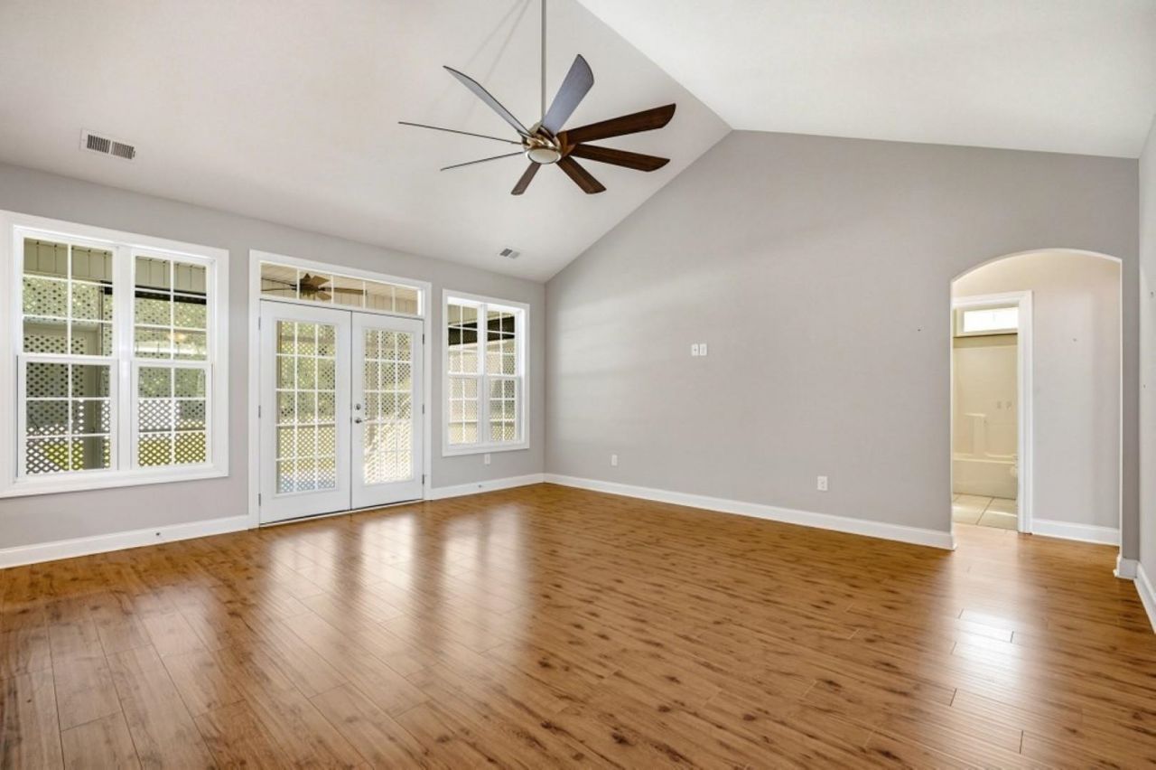 224 Vineyard Lake Circle Photo 7