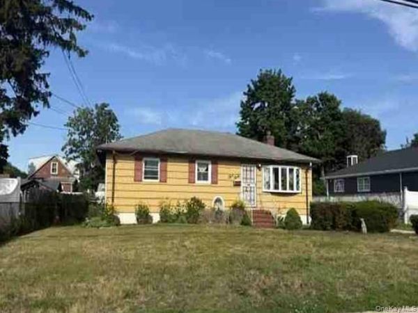 330 Vespucci Avenue , Copiague, NY 11726
