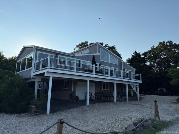 588 E Long Beach Road , Nissequogue, NY 11780