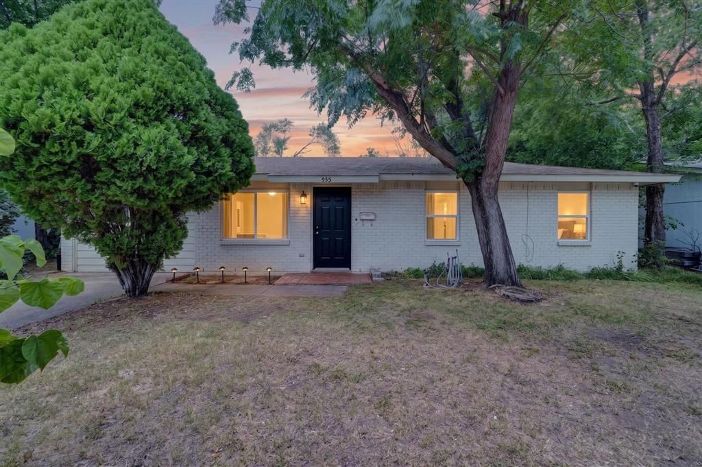 955 Ashwood Drive, Lewisville, TX 75067 Main Photo