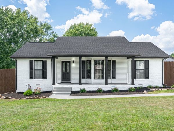 2068 Shawnee Ln , Greenbrier, TN 37073